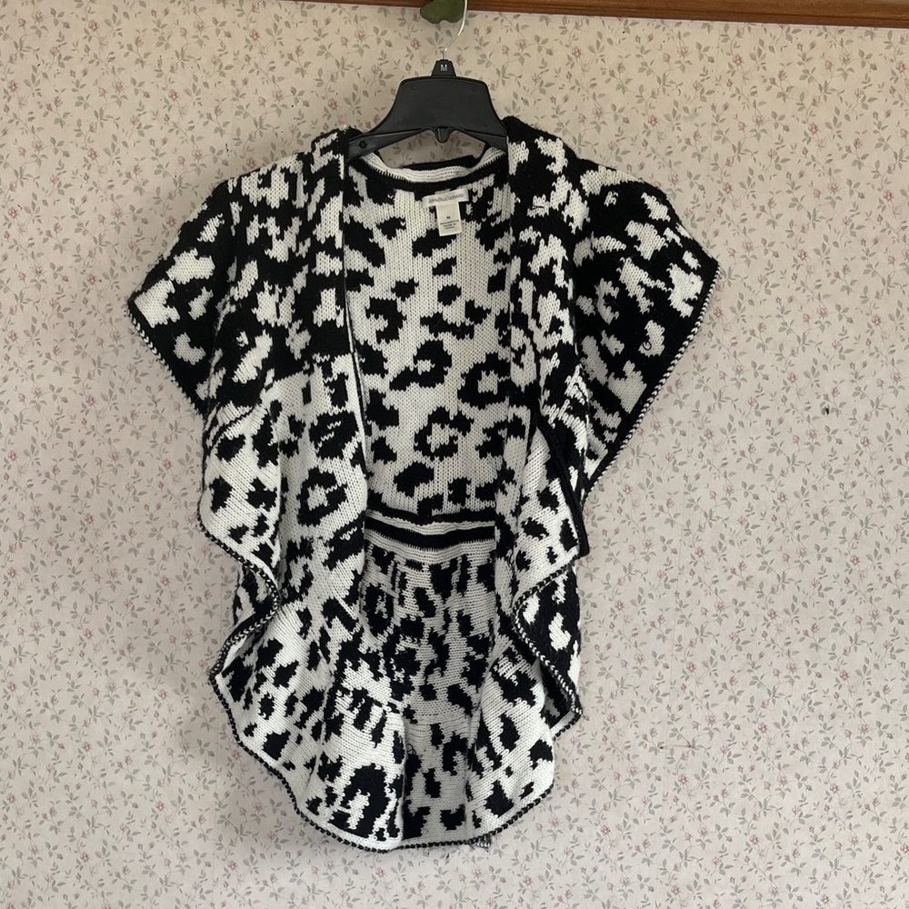 JohnPaulRichard Black and White cheetah Patterned Sweater/Cardigan